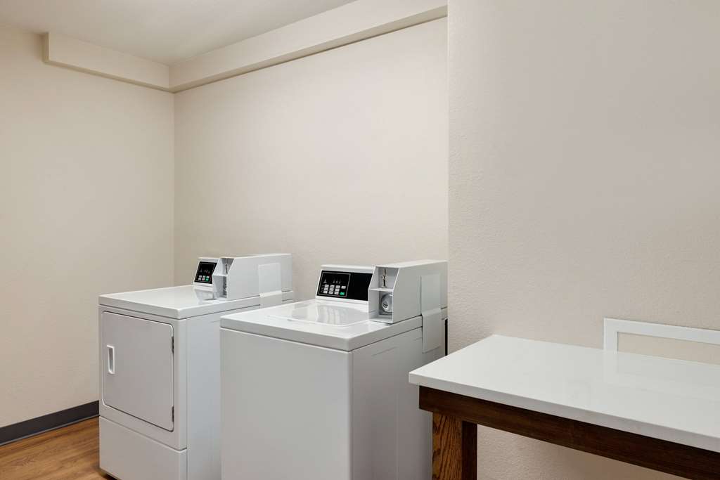 La Quinta Inn & Suites by Wyndham Springfield Airport Plaza - photo 39