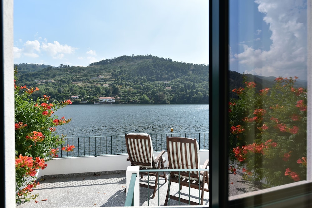 Feel Discovery Casa do Rio Douro Valley — 4-Star Luxury Hotel in Baiao, Portugal