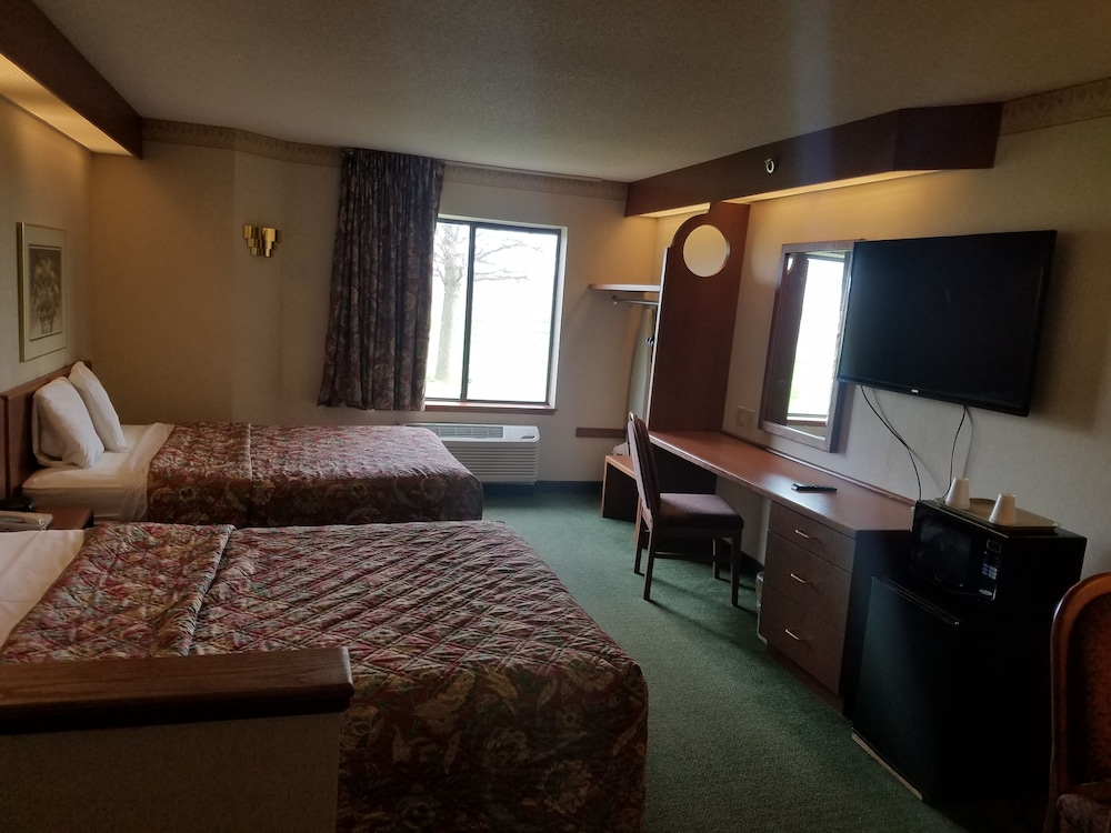 Syracuse Inn & Suites - photo 8