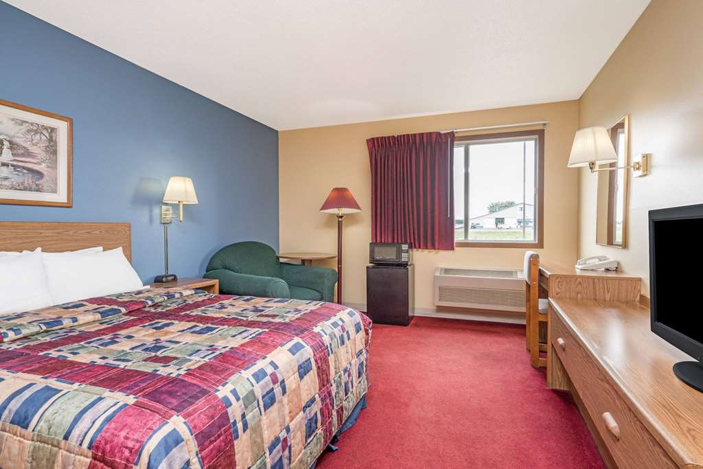 Days Inn by Wyndham West Eau Claire - photo 9