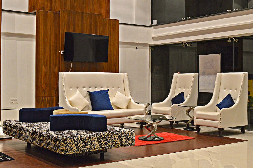 OYO Premium Mysore MG Road — Mysore — photo 2