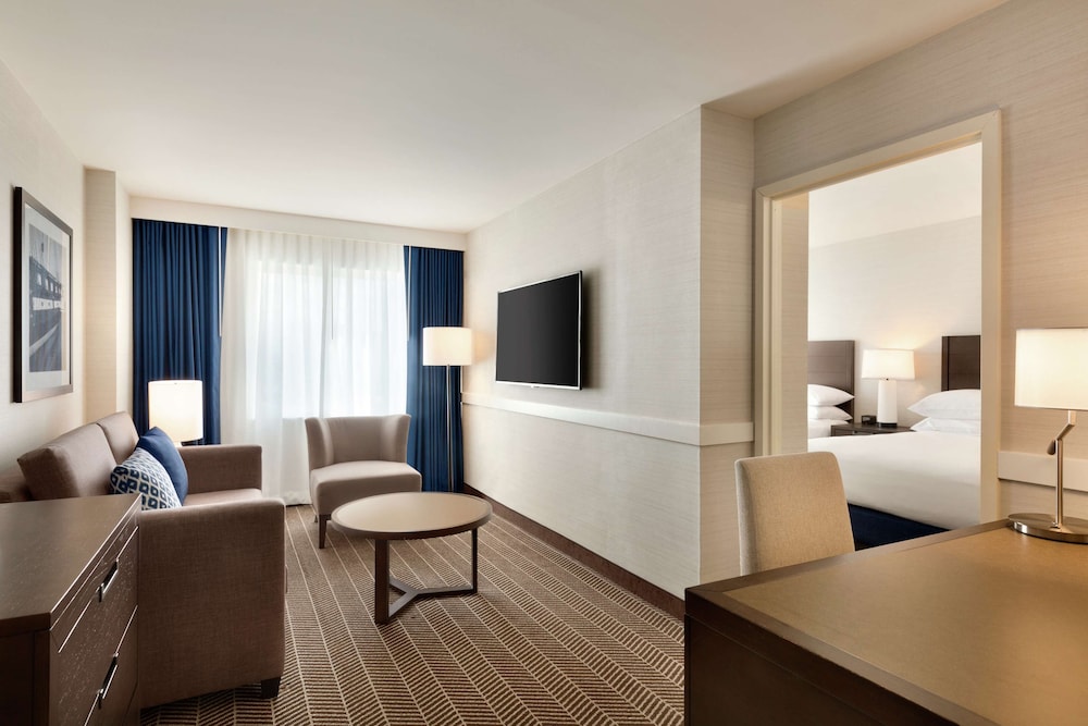 Embassy Suites Boston Logan Airport - photo 21