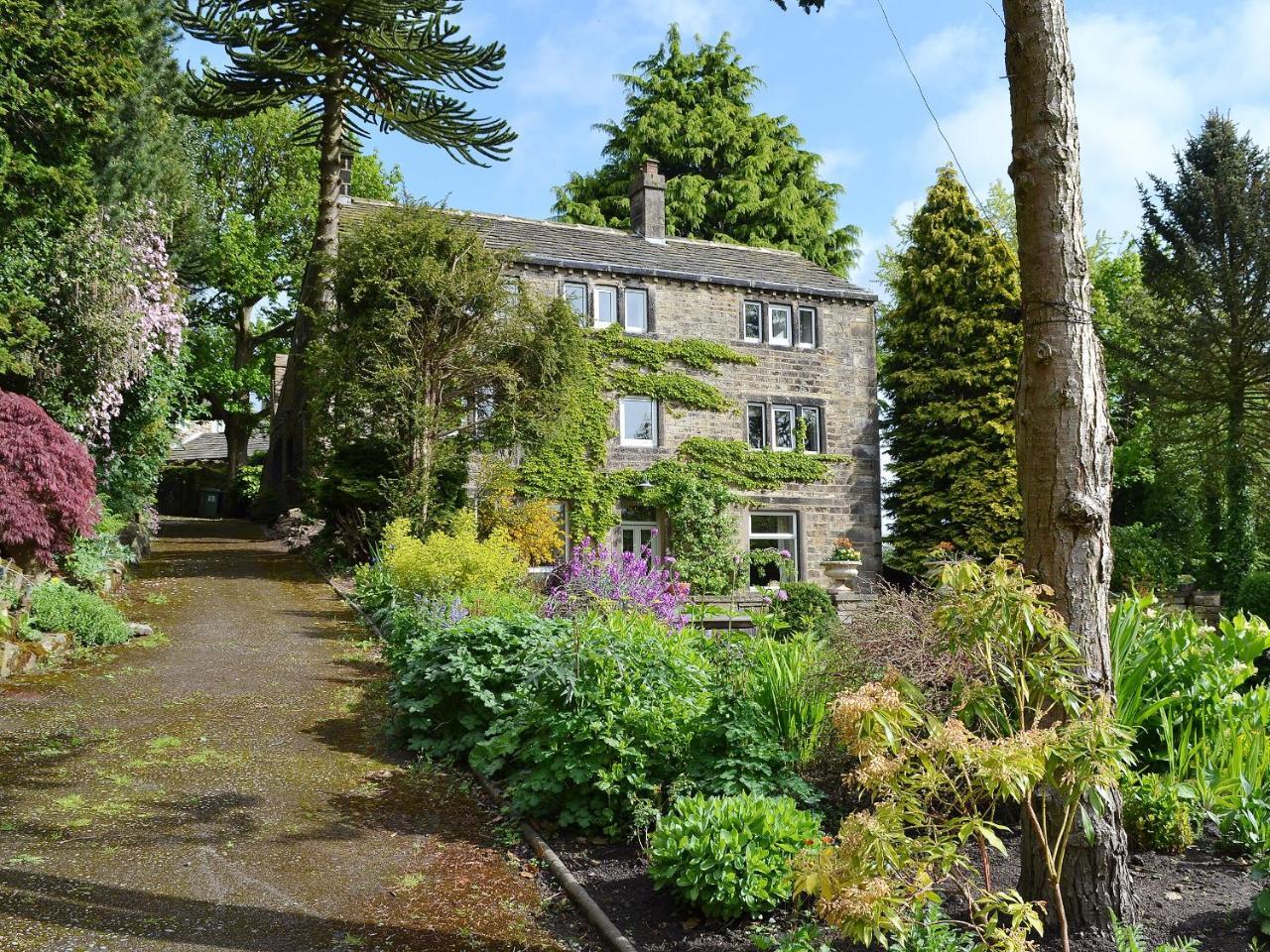 Pear Tree House Annexe — 4-Star Luxury Hotel in Holmfirth, United Kingdom