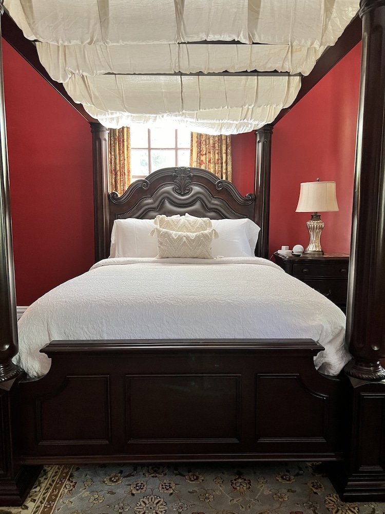 Huffman Manor Inn - photo 17