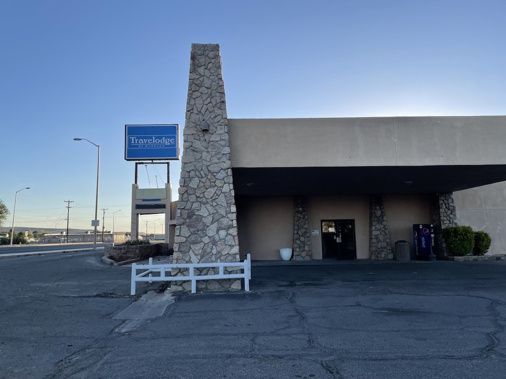 Travelodge by Wyndham Farmington Hwy 64 - photo 2
