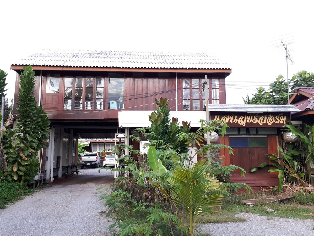 Sansuk Resort in Amphawa, Thailand