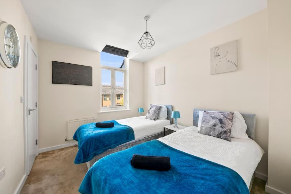 Heart of Reading Centre with parking & garden — 4-Star Luxury Hotel in Earley, United Kingdom