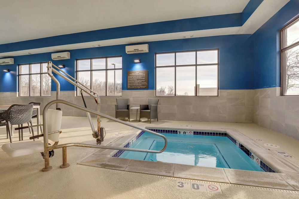 Hampton Inn & Suites St. Louis Edwardsville - photo 53