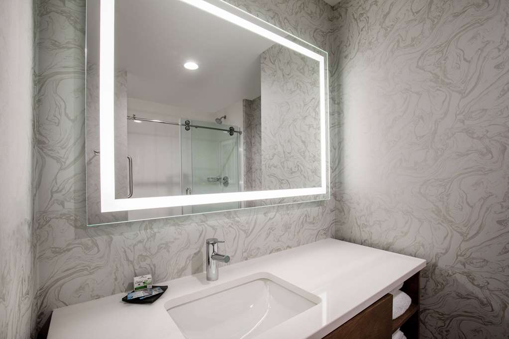La Quinta Inn & Suites by Wyndham Chattanooga Downtown South - photo 28
