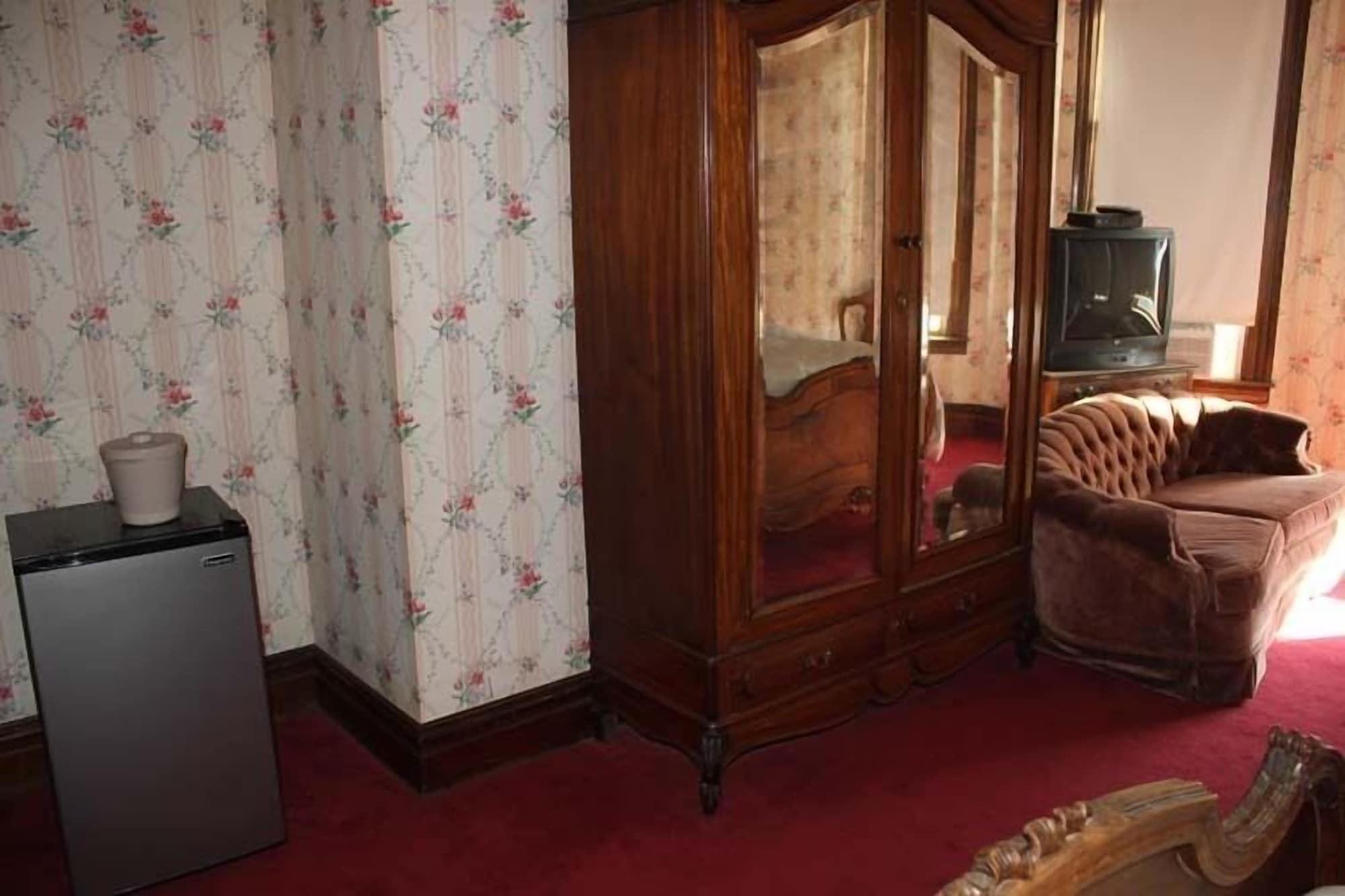Irwin Street Inn - photo 24