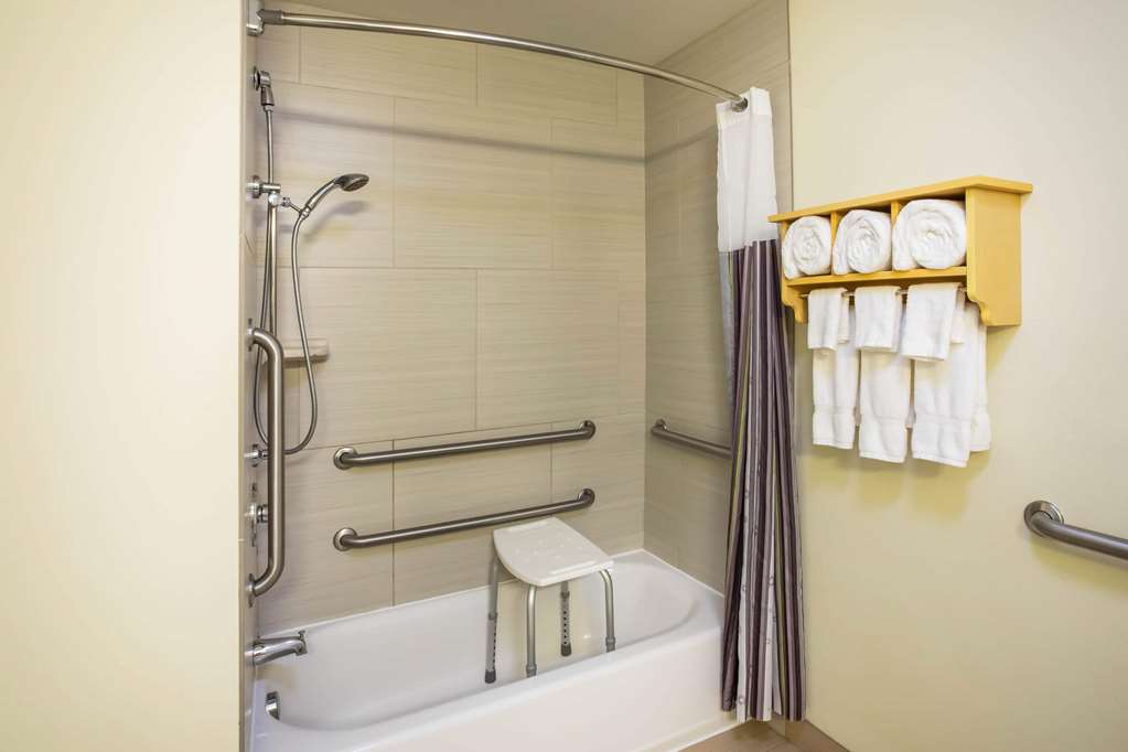 La Quinta Inn & Suites by Wyndham Rochester Mayo Clinic S - photo 20