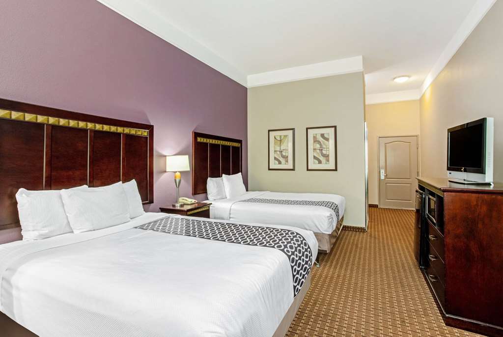 La Quinta Inn & Suites by Wyndham Cleburne - photo 12
