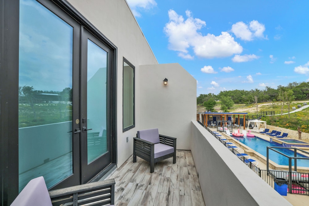 The Bentley Hotel Mona Lisa Room Pool View - photo 26