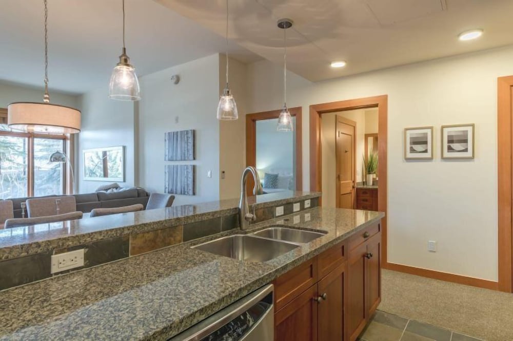 Luxury Ski in Ski out 3 Bedroom Mountain Resort Vacation Rental in the Heart of Snowmass Base Village - photo 27