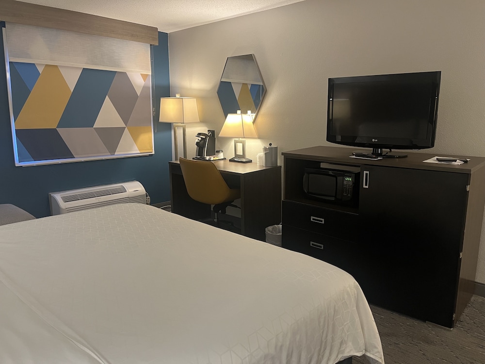 Holiday Inn Express Hotel & Suites St. Paul Woodbury by IHG - photo 8
