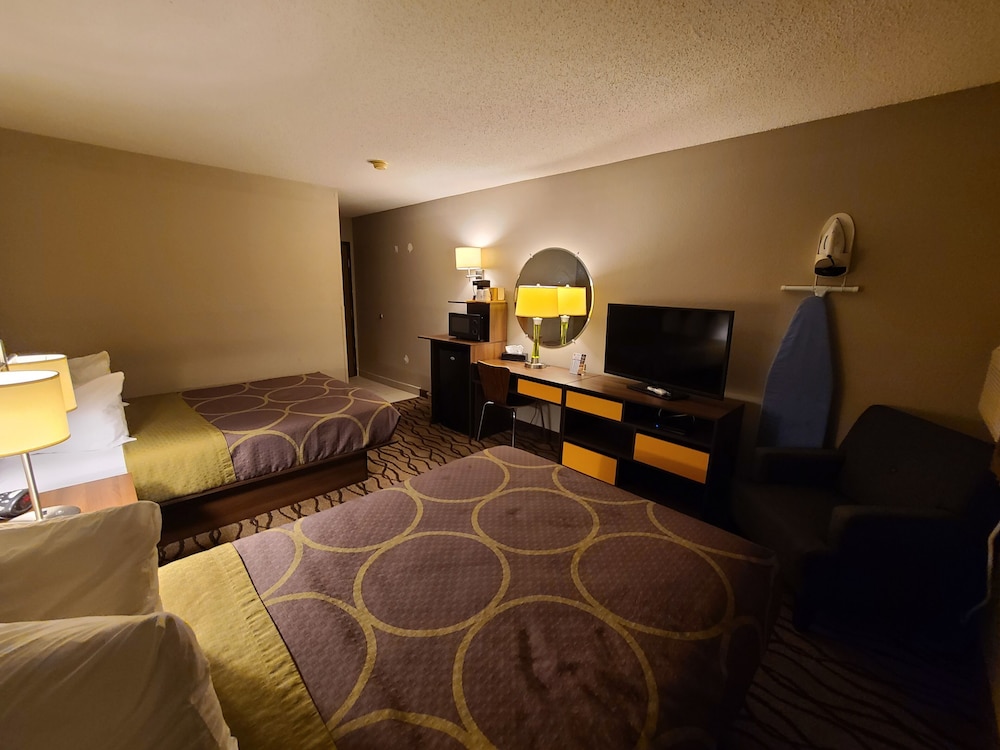 Super 8 by Wyndham Bedford - photo 7