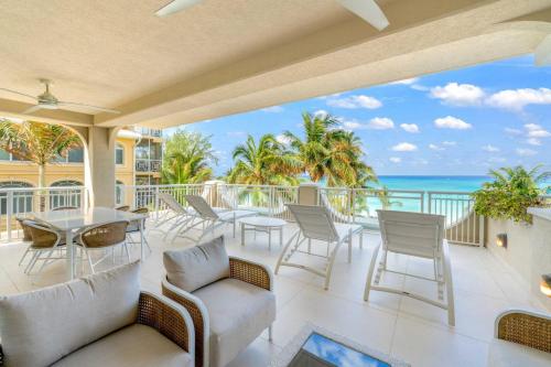 Beachcomber 11 — 4-Star Luxury Hotel in George Town, Cayman Islands
