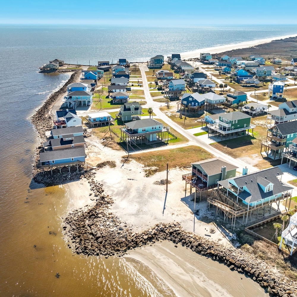 Gulf Adventures and Beachfront Relaxation Awaits - photo 2