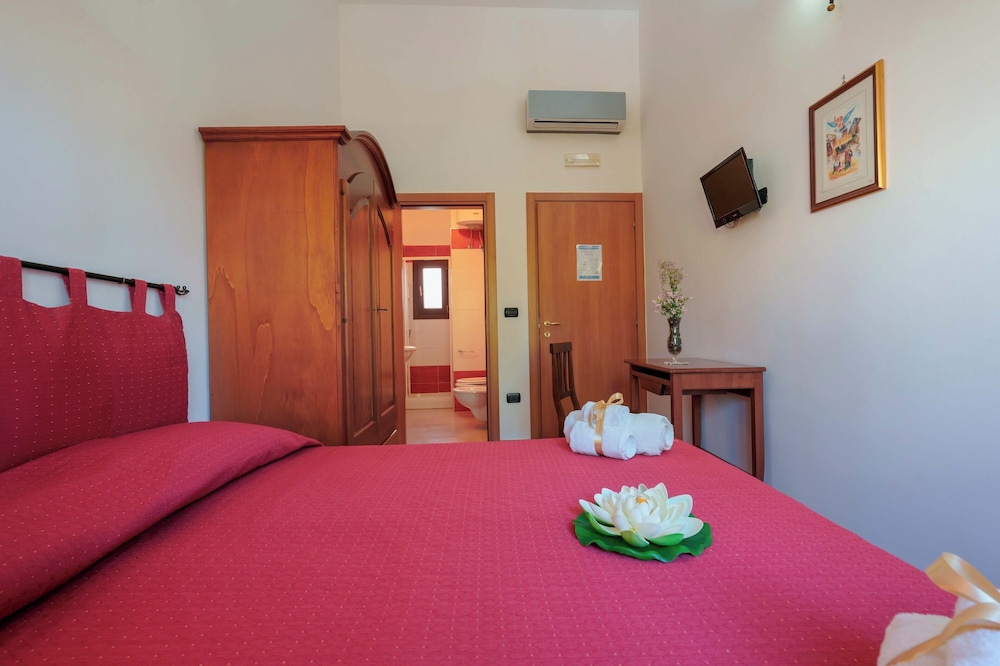 Antico Frantoio Cairoli B&B Exclusive Room — 4-Star Luxury Hotel in San Pietro Vernotico, Italy