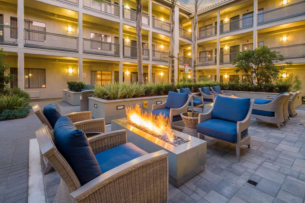 La Quinta Inn & Suites by Wyndham Orange County Airport - photo 31
