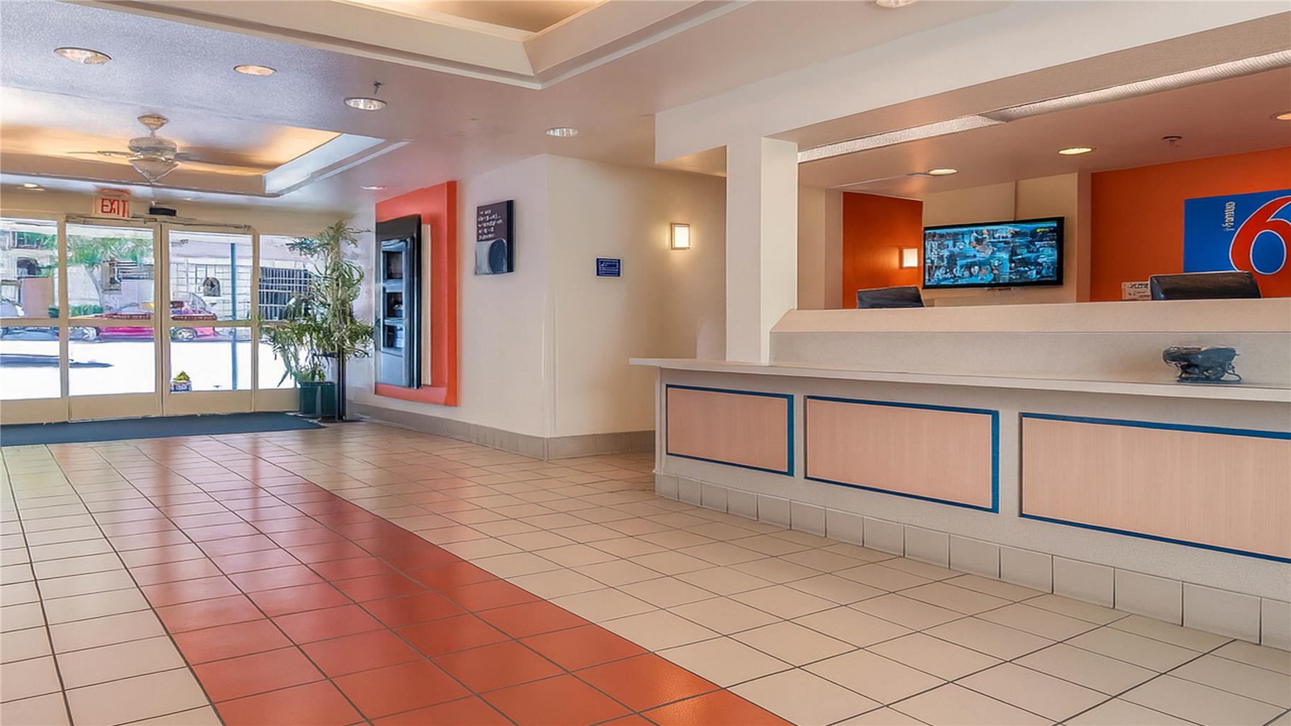 Motel 6 San Diego CA Downtown - photo 13