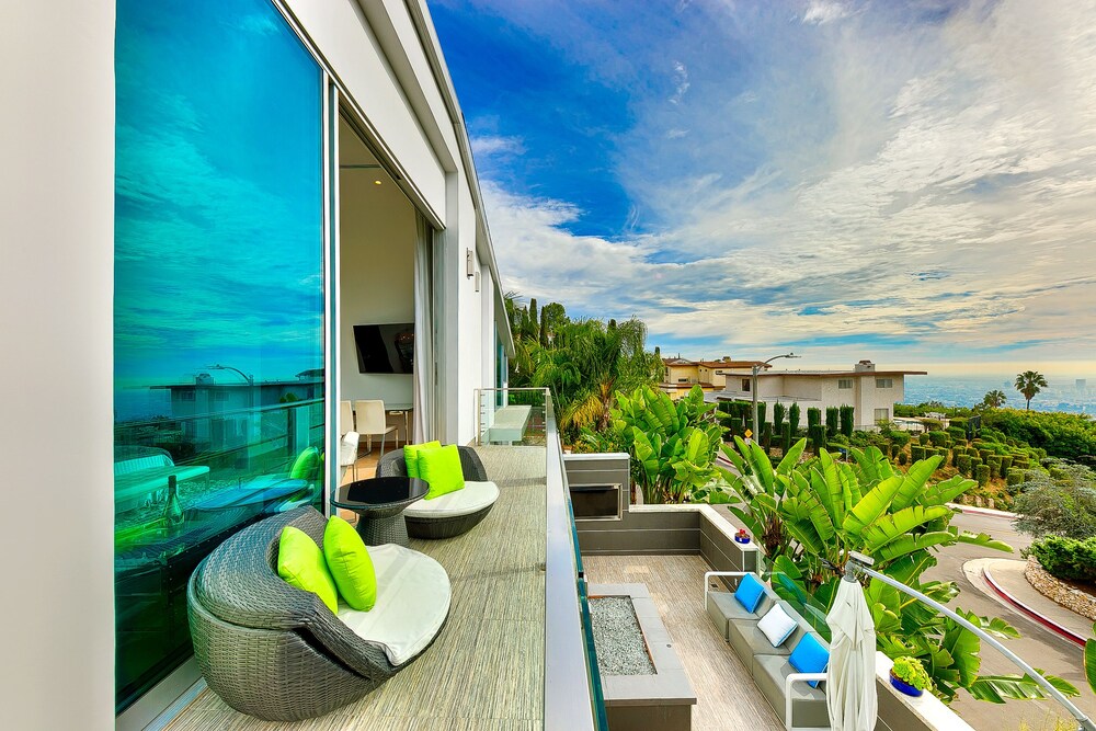 Hollywood Estate With Stunning Views - photo 68