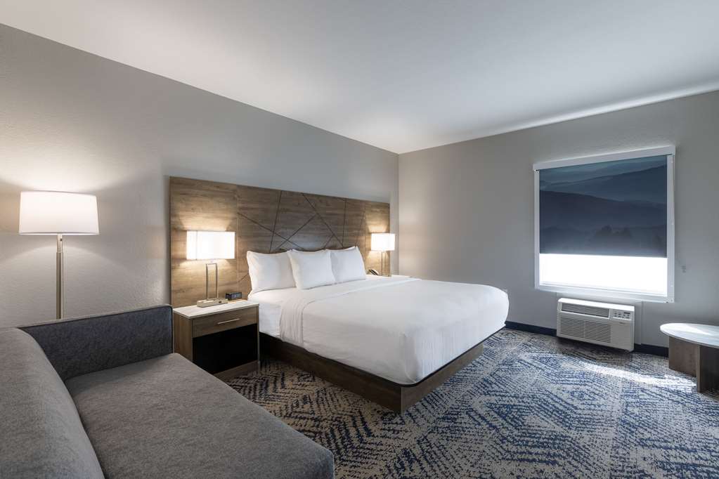 Rodeway Inn & Suites near Outlet Mall Asheville - photo 28
