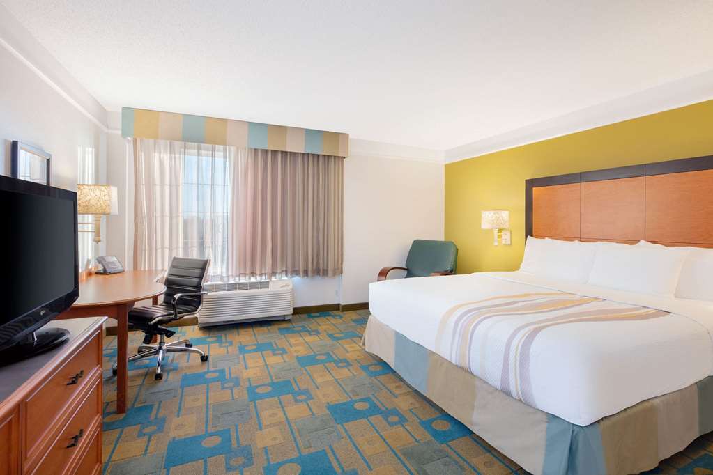 La Quinta Inn & Suites by Wyndham Ocala - photo 17