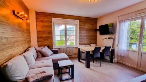 F2 80m du Lac Avec Vue Terrasse Proche Centre in Gerardmer, France