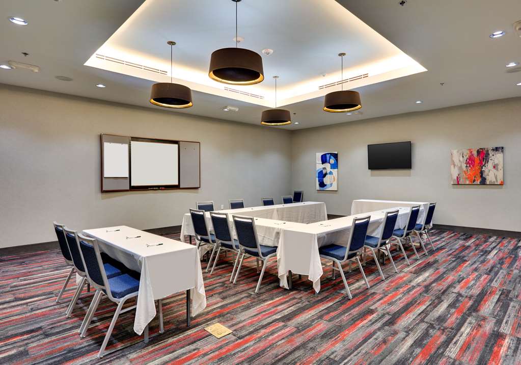 La Quinta Inn & Suites by Wyndham Lakeway - photo 8
