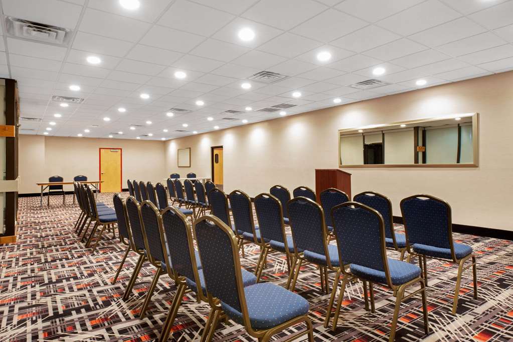 La Quinta Inn & Suites by Wyndham DC Metro Capital Beltway - photo 68