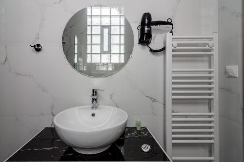 105 Adrianou Plaka in Athens, Greece