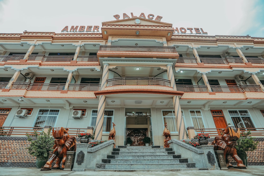 Amber Palace Hotel — hotel in Myitkyina