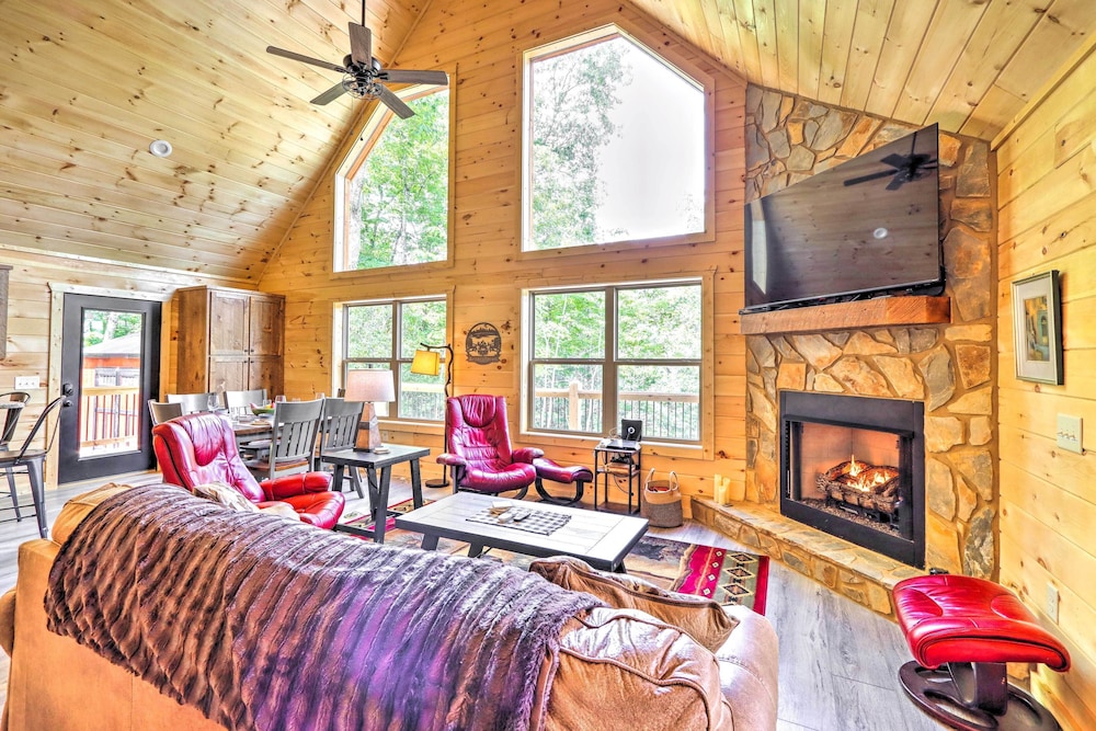 Murphy Mtn Retreat Wraparound Deck and Hot Tub — hotel in Murphy