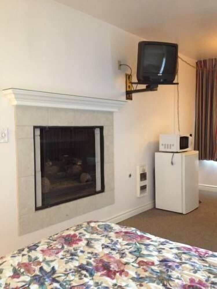 Cozy Cove Beachfront Resort Inn - photo 24