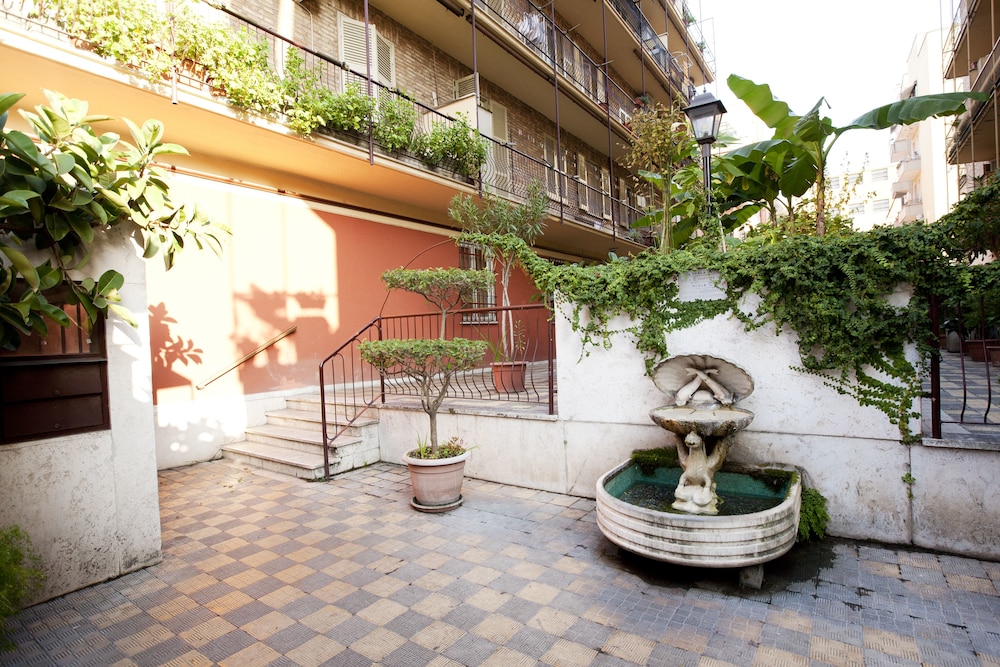 Martini Bed - carbon neutral hotel in Rome