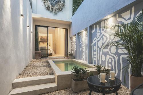 Casa Esperanza Couples Downtown and Pool — 4-Star Luxury Hotel in Merida, Mexico