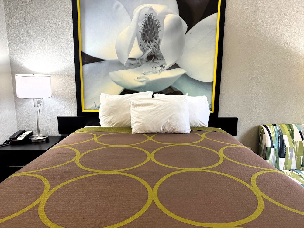 Super 8 by Wyndham Tupelo Airport - photo 15