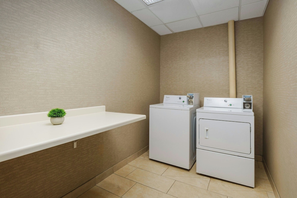 Courtyard by Marriott Salinas Monterey - photo 32
