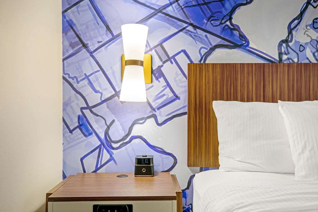 La Quinta Inn & Suites by Wyndham Waco Downtown Baylor - photo 26