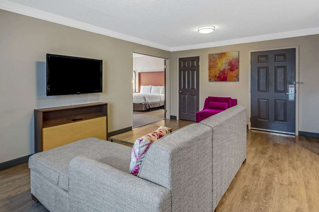 La Quinta Inn & Suites by Wyndham San Francisco Airport N - photo 23