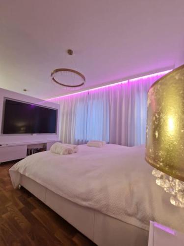 Luxury Princessa Apartment & garage & cable tv channels — 4-Star Luxury Hotel in Warsaw, Poland