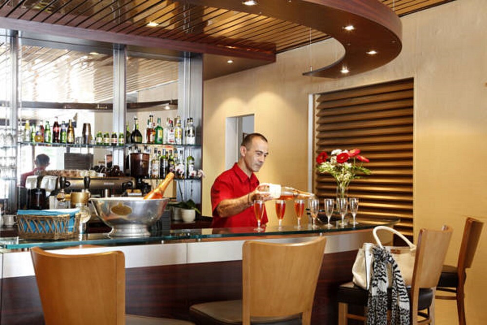 Hôtel & Restaurant des Remparts in Rochefort, France