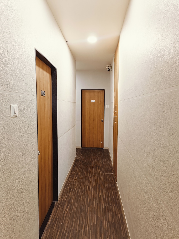 Hotel Apple Palace Surat — Surat