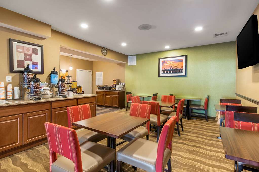 Comfort Suites Atlantic City North - photo 31