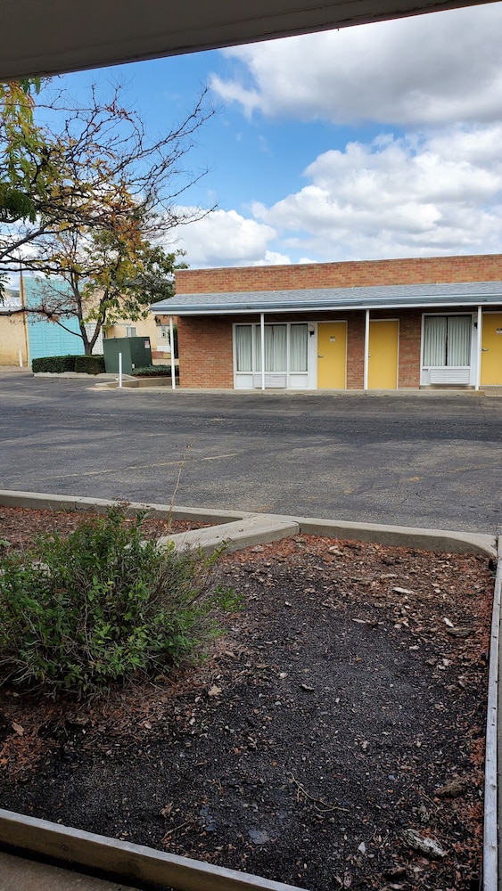 Robin Hood Motel - photo 46
