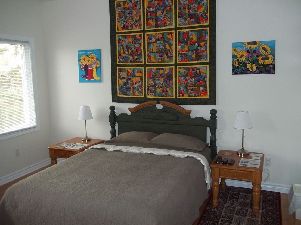 1840 Guest House — Smiths Falls — photo 3
