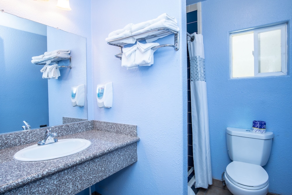 Aqua Breeze Inn - photo 86