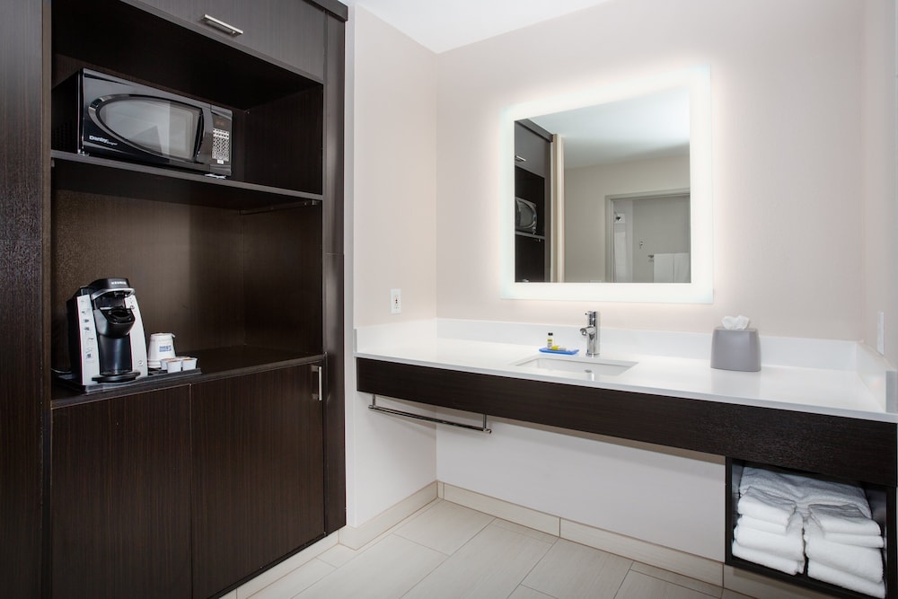 Holiday Inn Express & Suites Lincoln City by IHG - photo 19