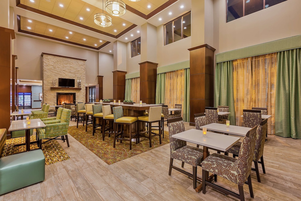 Hampton Inn & Suites Bend - photo 42